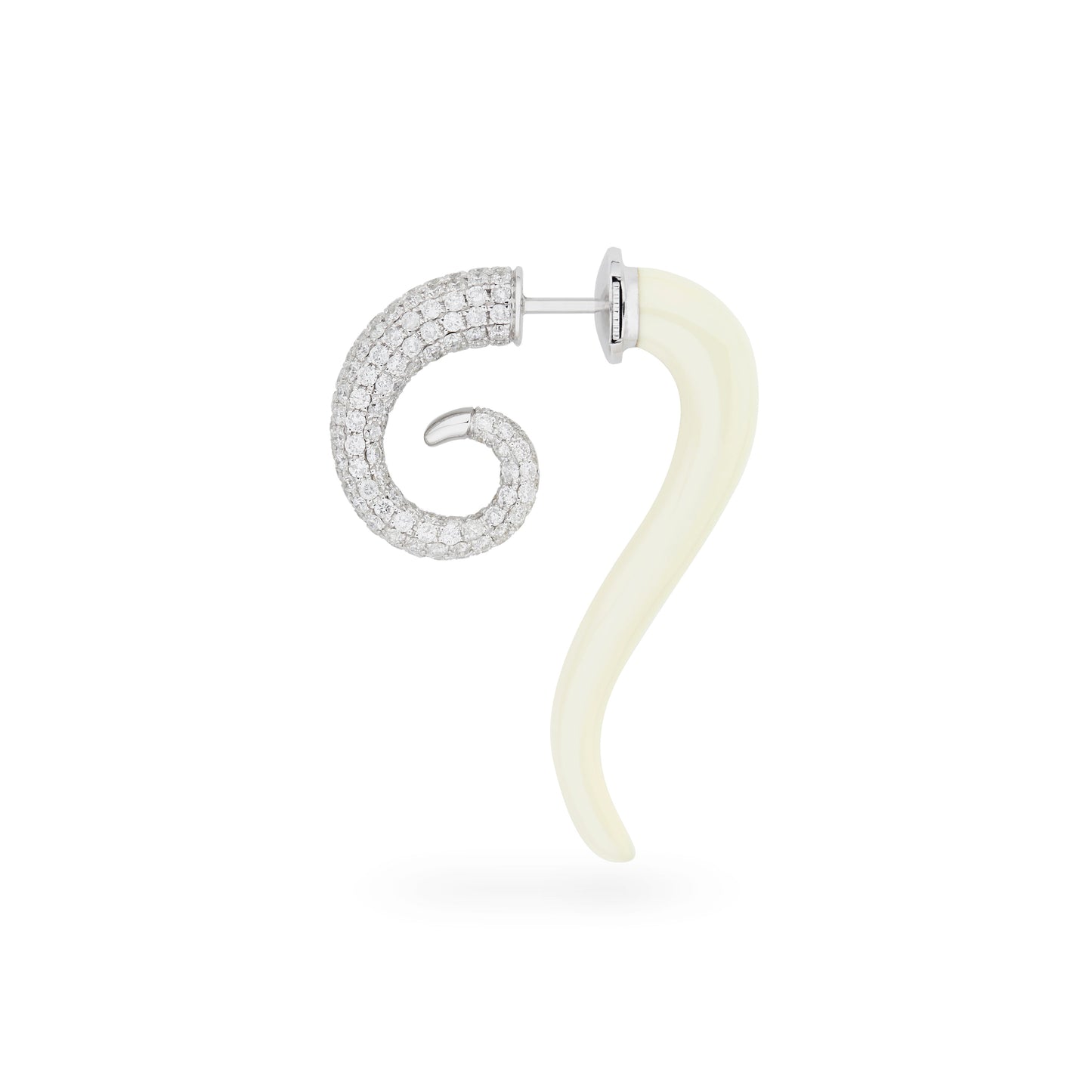 Daria | Black enamel